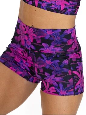 Constantly Varied Gear - Lily print 2.5” Shorts